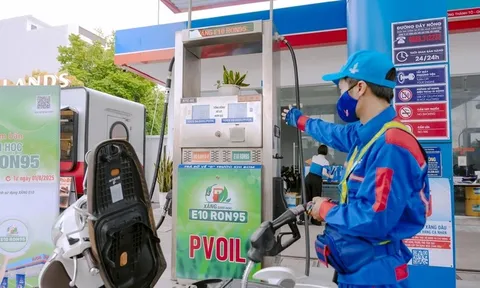 'Thả nổi' giá xăng dầu: Người tiêu dùng có được hưởng lợi?