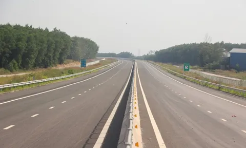 Cận cảnh cao tốc kết nối TPHCM với Đồng Nai sẽ thông xe trước Tết Nguyên đán