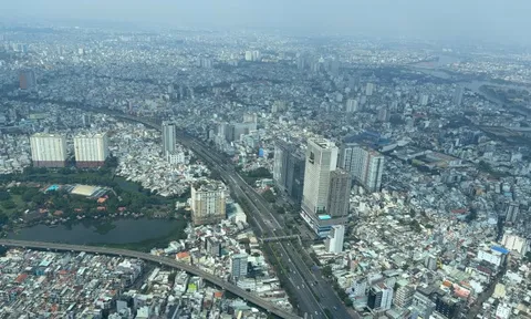 Bất động sản TPHCM “nóng lạnh thất thường”: Không tồn kho nhưng vẫn “đóng băng ngầm”?