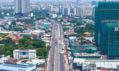Tuyến đường đang mở rộng lên 60m được dự đoán sẽ trở thành một trong các đại lộ thương mại - dịch vụ sôi động bậc nhất TP. Hồ Chí Minh