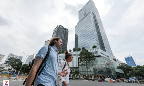 Đổ tiền mua nhà phố TP.HCM cho thuê căn hộ dịch vụ