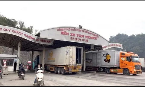 Siết tiền kiểm an toàn thực phẩm: Doanh nghiệp “kẹt” cửa khẩu, nguy cơ ách tắc trở lại