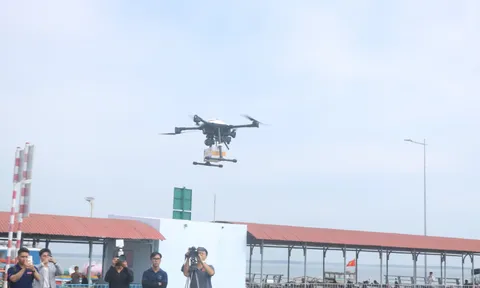 TP.HCM lần đầu tiên giao hàng vượt biển bằng thiết bị bay không người lái