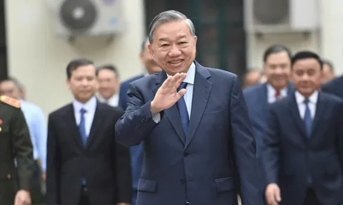 Tổng Bí thư Tô Lâm bỏ phiếu bầu cử đại biểu Quốc hội, HĐND các cấp tại phường Ba Đình, Hà Nội