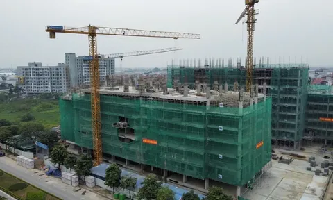 Doanh nghiệp bất động sản 'đứng ngồi không yên'