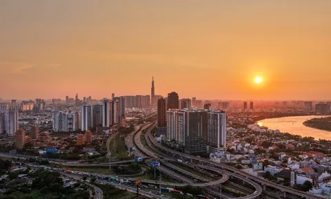 Lãi suất hạ nhiệt, dòng tiền rời ‘sóng ngắn’ tìm giá trị dài hạn