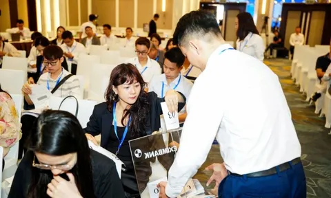 Cổ tức ngân hàng 2026: Chia tiền hôm nay hay giữ sức cho ngày mai?