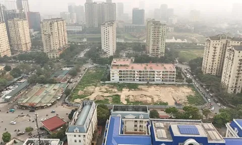 Crystal Tower Mai Hắc Đế: Gần 20 năm 'đóng băng' trên đất vàng Hà Nội