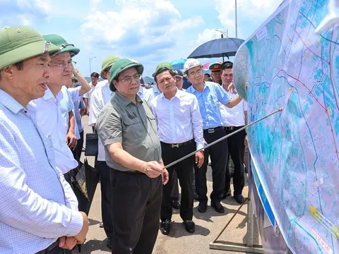 Thủ tướng khảo sát tuyến đường Đông-Tây trọng điểm của tỉnh Ninh Bình
