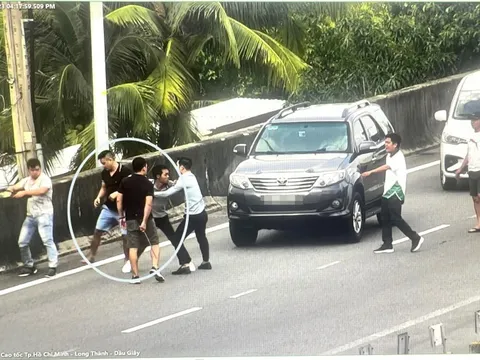 TP. Hồ Chí Minh: Truy tìm nhóm côn đồ hành hung người dã man trên đường dẫn cao tốc