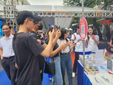 Thanh toán không dùng tiền mặt, thúc đẩy chuyển đổi số nền kinh tế