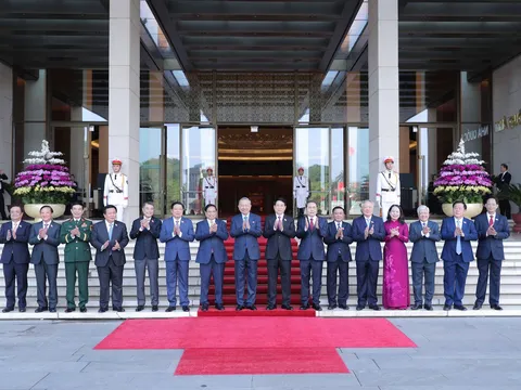 Lãnh đạo Đảng, Nhà nước vào lăng viếng Chủ tịch Hồ Chí Minh nhân dịp Kỳ họp thứ Mười, Quốc hội Khóa XV