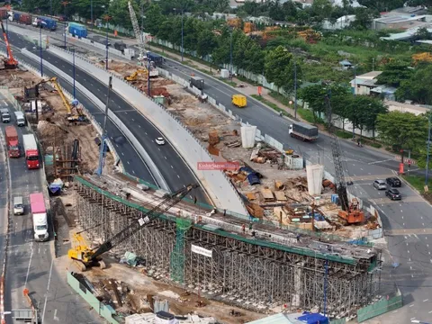 TPHCM: thu ngân sách bứt phá, giải ngân vốn đầu tư công vẫn là ‘điểm nghẽn’