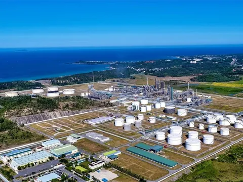 Nhà máy lọc dầu 3 tỷ USD của Việt Nam lần đầu tiên lãi ngay 1 tỷ USD chỉ sau 9 tháng, doanh thu xăng E10 tăng 1.900 lần