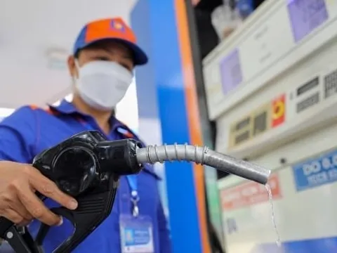 Đề xuất giảm tiếp 50% thuế bảo vệ môi trường với xăng dầu