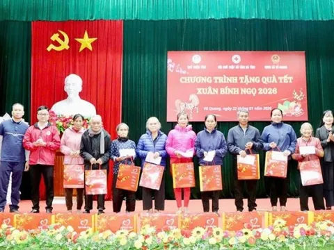 Vingroup trao gần 4,2 tỷ đồng quà Tết cho các hộ gia đình khó khăn ở Hà Tĩnh