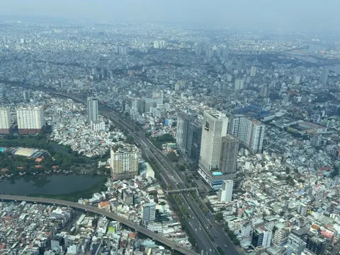 Bất động sản TPHCM “nóng lạnh thất thường”: Không tồn kho nhưng vẫn “đóng băng ngầm”?