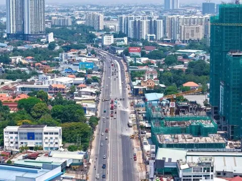 Tuyến đường đang mở rộng lên 60m được dự đoán sẽ trở thành một trong các đại lộ thương mại - dịch vụ sôi động bậc nhất TP. Hồ Chí Minh