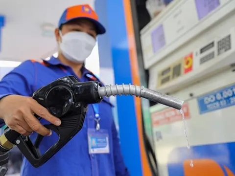 Giảm thuế đối với xăng, dầu từ 24 giờ ngày 26/3/2026