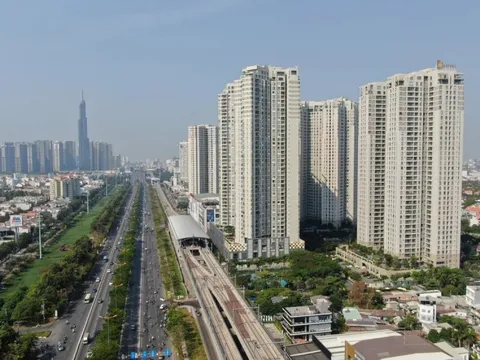 Giá chung cư TP. HCM leo thang, rủi ro bắt đầu lộ rõ