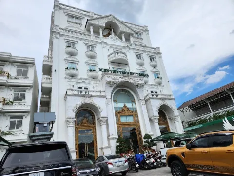 CEO Nhã Lê Bệnh viện thẩm mỹ JT Angel 'làm thay' công việc của bác sĩ?