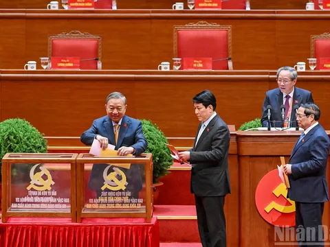 [Ảnh] Đại hội XIV của Đảng thực hiện nội dung về công tác nhân sự