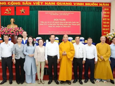 Cử tri xã Tân Vĩnh Lộc gửi gắm vấn đề giá thuốc, dự án treo đến ứng cử viên ĐBQH