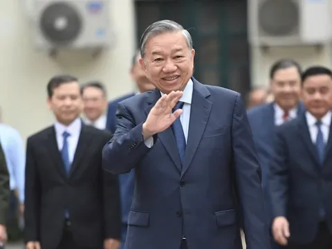 Tổng Bí thư Tô Lâm bỏ phiếu bầu cử đại biểu Quốc hội, HĐND các cấp tại phường Ba Đình, Hà Nội