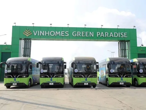 Từ nay, hàng nghìn công nhân làm việc cho tỷ phú Phạm Nhật Vượng sẽ được đi xe điện miễn phí