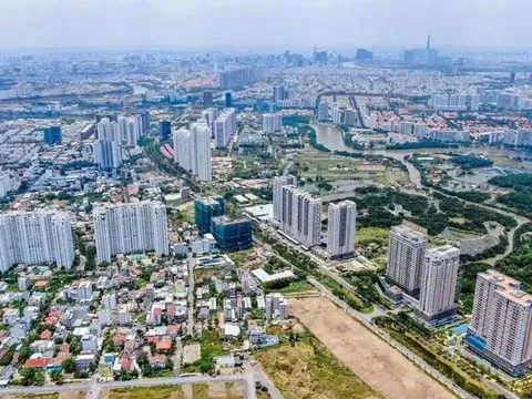 Lãi suất neo cao, doanh nghiệp địa ốc đối mặt áp lực kép