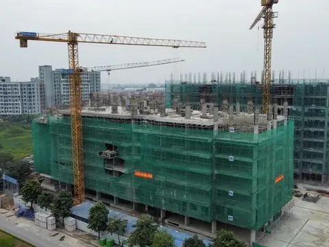 Doanh nghiệp bất động sản 'đứng ngồi không yên'