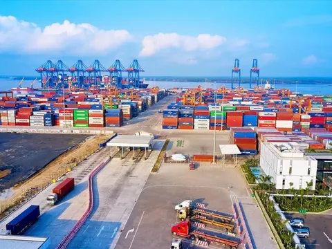 Chính phủ "tháo gỡ đến cùng" để doanh nghiệp tự mình đi tới