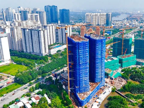 Bất động sản TP.HCM: Nguồn cung tăng, giá nhà vẫn neo cao vượt khả năng chi trả