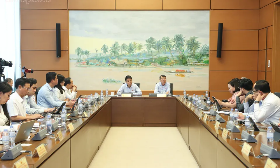 Thủ tướng: Thuốc, thiết bị y tế bị đội giá cao gây thiệt hại lớn cho cả người bệnh và Nhà nước